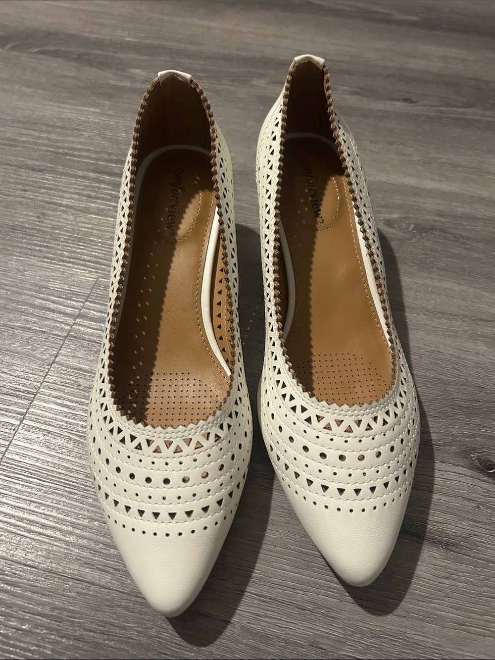 comfortview White Laser-Cut Pointed Toe Flats